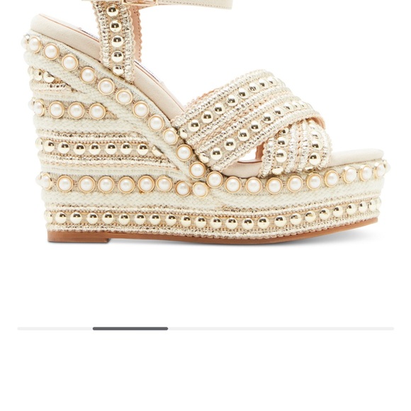 Elegant Cream Wedge Sandals - Picture 12 of 15